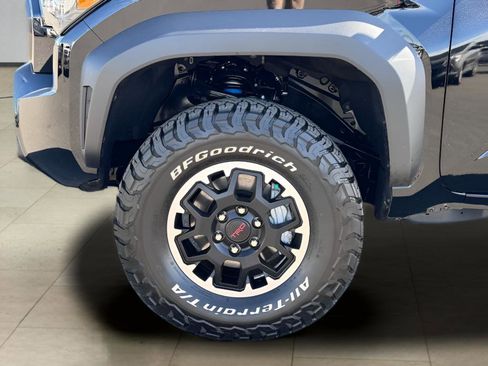 Used 2025 Toyota Tacoma TRD Off-Road AWD/4WD image 37