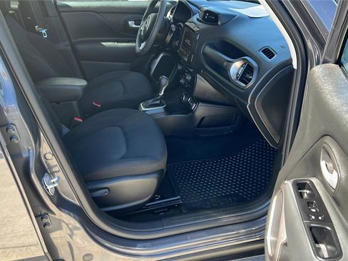 Used 2023 Jeep Renegade Latitude w/ Sun & Fun Group image 13