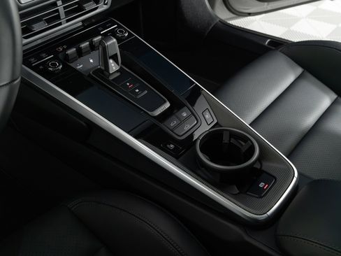 Used 2024 Porsche 911 Carrera image 46