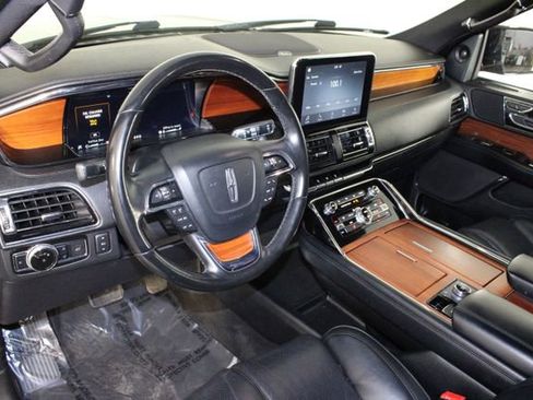 Used 2019 Lincoln Navigator Premiere image 24