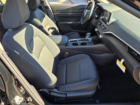 Used 2025 Nissan Altima 2.5 S image 18