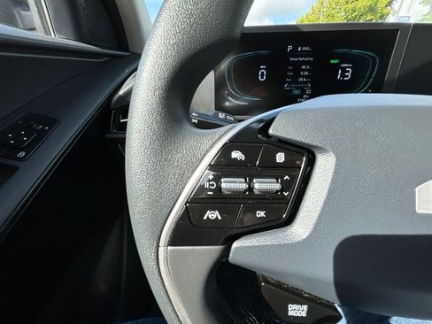 Used 2025 Kia Niro LX FWD image 18