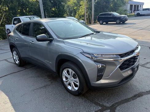 Used 2026 Chevrolet Trax LS w/ Driver Confidence Package FWD image 5