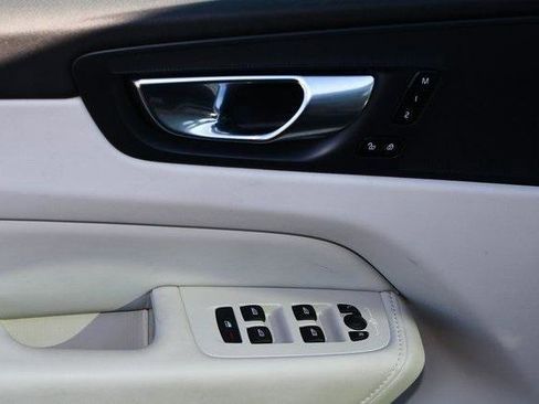 Used 2023 Volvo XC60 T8 Core image 12