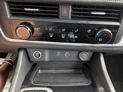 Used 2023 Nissan Rogue S AWD/4WD image 16