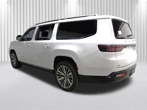 New 2025 Jeep Wagoneer L Series II image 5