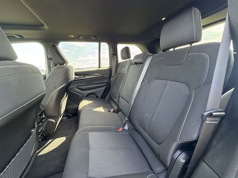 Used 2025 Jeep Grand Cherokee 4WD image 20