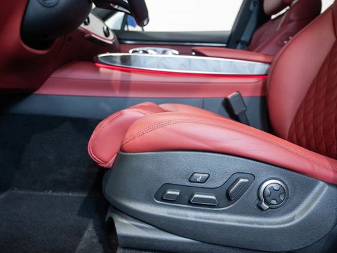 Used 2025 Genesis GV70 3.5T Sport w/ Sport Advanced Package image 17