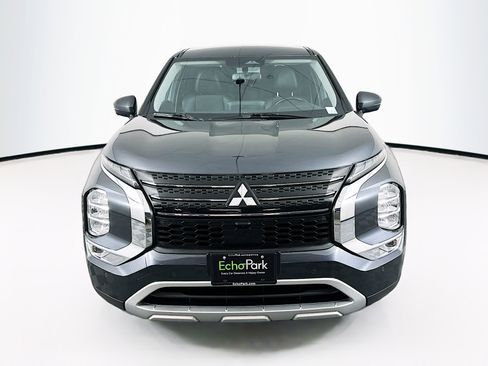 Used 2024 Mitsubishi Outlander SE image 2