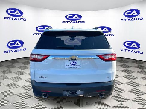Used 2021 Chevrolet Traverse LT w/ LT Premium Package image 5