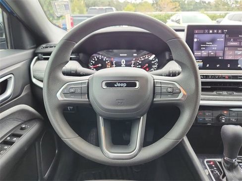 Certified 2024 Jeep Compass Sport image 12