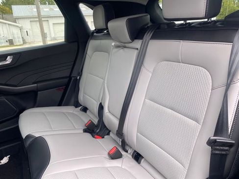 New 2025 Ford Escape SE image 16