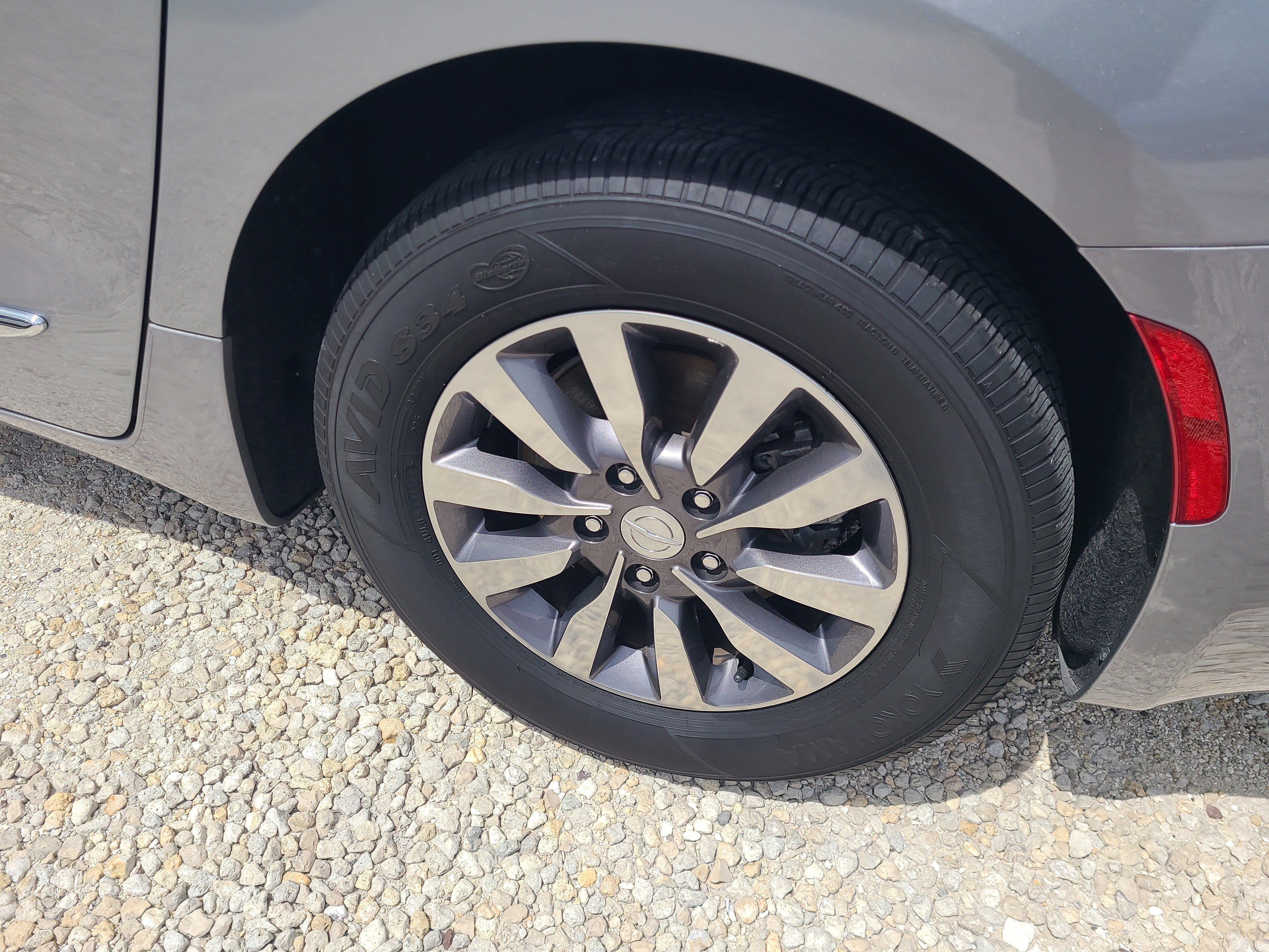 Used 2019 Chrysler Pacifica Touring-L Plus w/ Advanced Safetytec Group FWD image 8