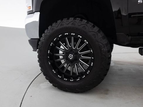 Used 2017 Chevrolet Silverado 1500 LT w/ All Star Edition AWD/4WD image 18