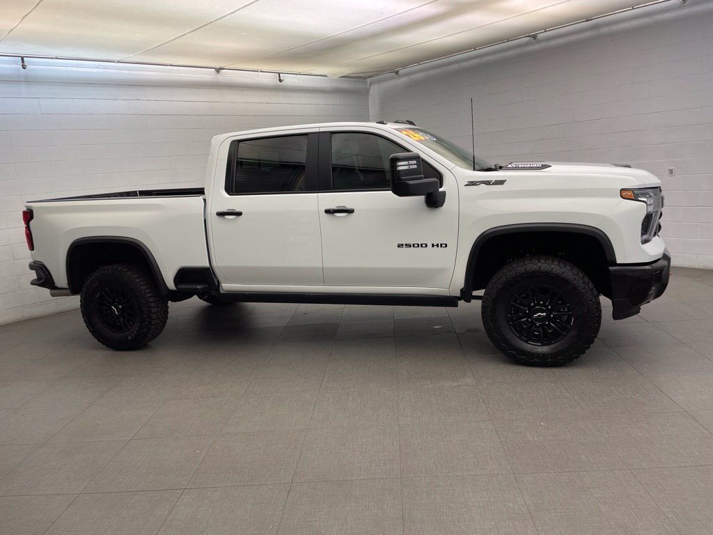 Used 2026 Chevrolet Silverado 2500 ZR2 w/ LPO, Dark Essentials Package AWD/4WD image 4