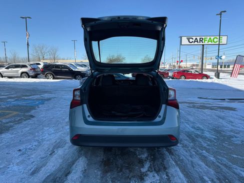 Used 2020 Toyota Prius LE image 12