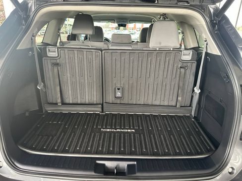 Used 2022 Toyota Highlander LE AWD/4WD image 18