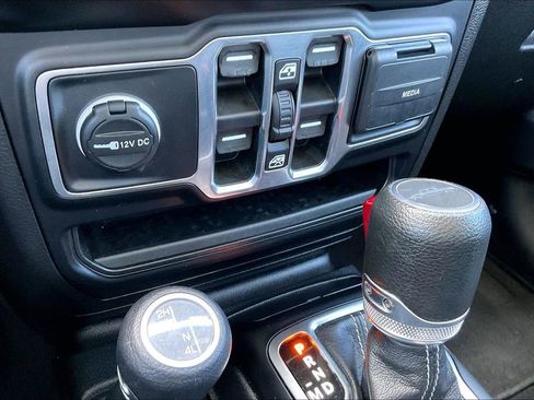 Used 2023 Jeep Gladiator Overland image 24