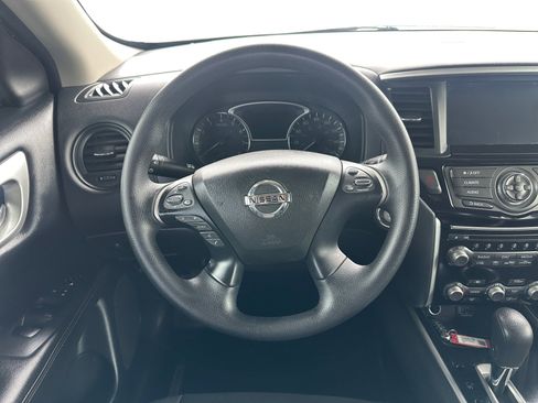 Used 2020 Nissan Pathfinder S image 12