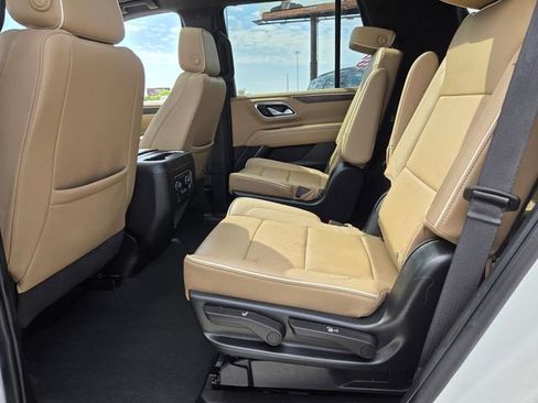 Used 2023 Chevrolet Tahoe Premier w/ Premium Package AWD/4WD image 5