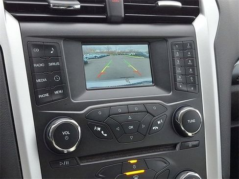 Used 2015 Ford Fusion SE w/ Equipment Group 201A image 18