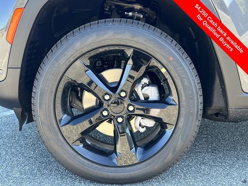 New 2025 Jeep Grand Cherokee Limited w/ Luxury Tech Group II image 32