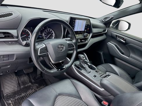 Used 2022 Toyota Highlander XSE FWD image 7