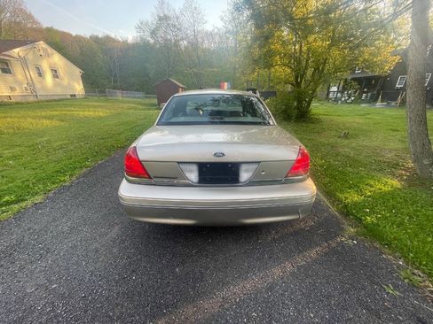 Used 2000 Ford Crown Victoria LX RWD image 4