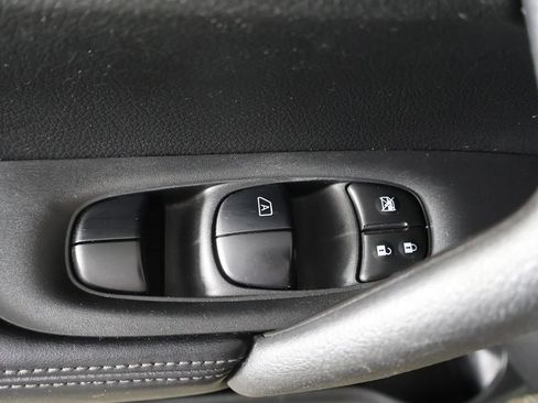 Used 2019 Nissan Rogue SV w/ Premium Package AWD/4WD image 36