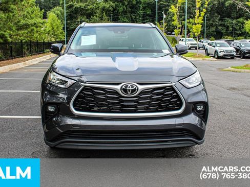 Used 2025 Toyota Highlander XLE AWD/4WD image 9
