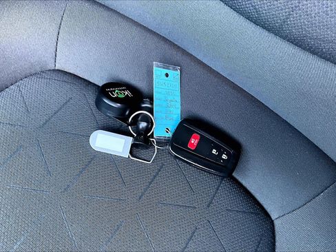Certified 2025 Toyota RAV4 XLE AWD/4WD image 15