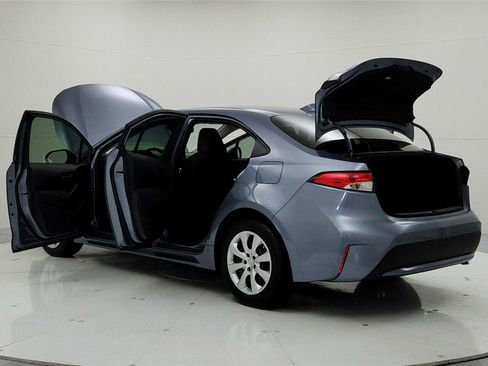 Used 2022 Toyota Corolla LE FWD image 11