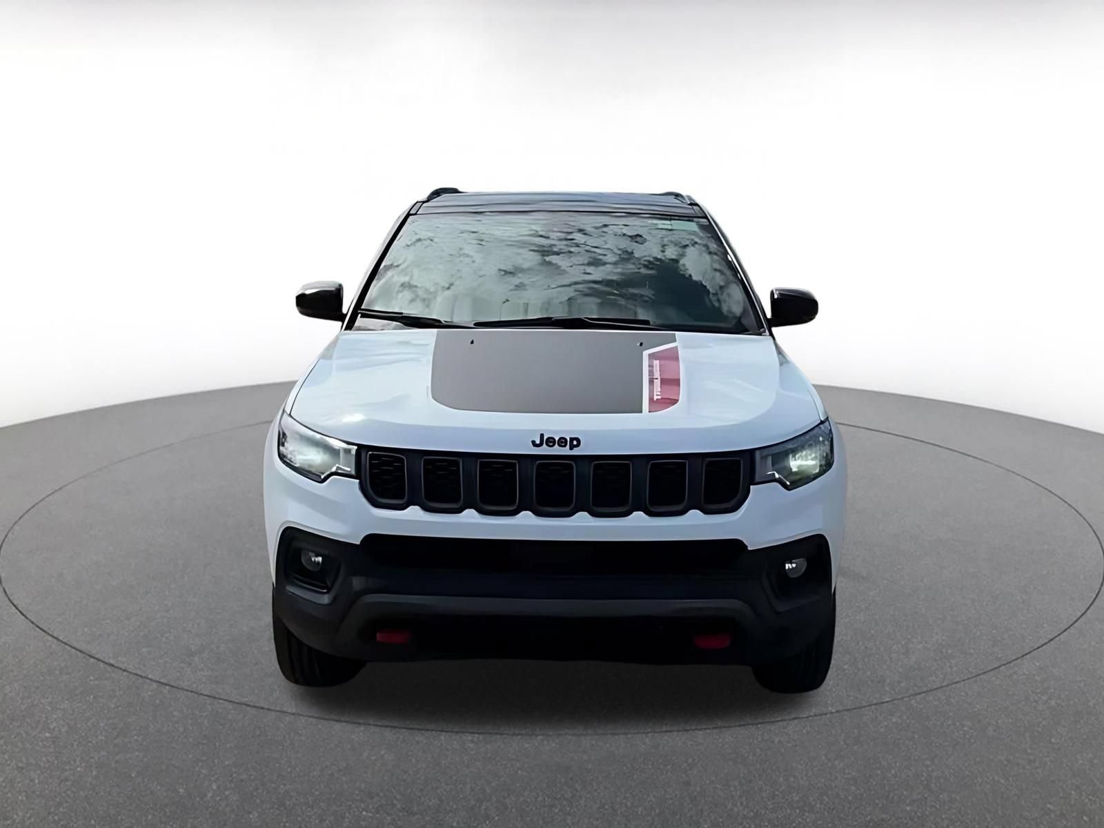 Used 2025 Jeep Compass Trailhawk AWD/4WD image 4