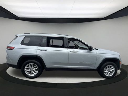 Used 2023 Jeep Grand Cherokee L Laredo image 5
