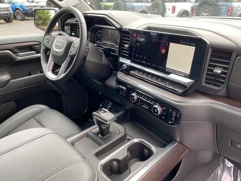 Used 2023 GMC Sierra 1500 SLT image 28