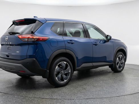 Used 2025 Nissan Rogue SV image 9