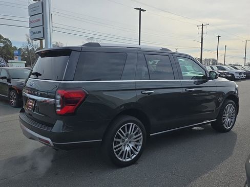 Used 2022 Ford Expedition Limited image 5