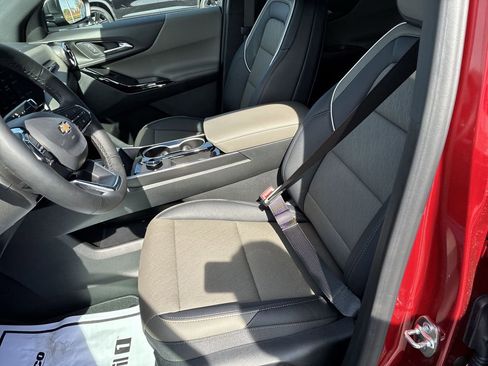 New 2026 Chevrolet Equinox LT w/ Convenience Package II FWD image 11