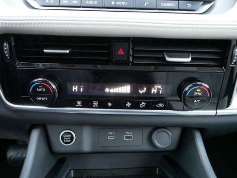 Certified 2023 Nissan Rogue SV image 23