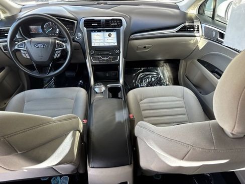 Used 2018 Ford Fusion SE w/ Fusion SE Technology Package image 10