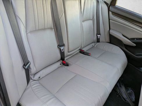 Used 2018 Honda Accord Touring image 18