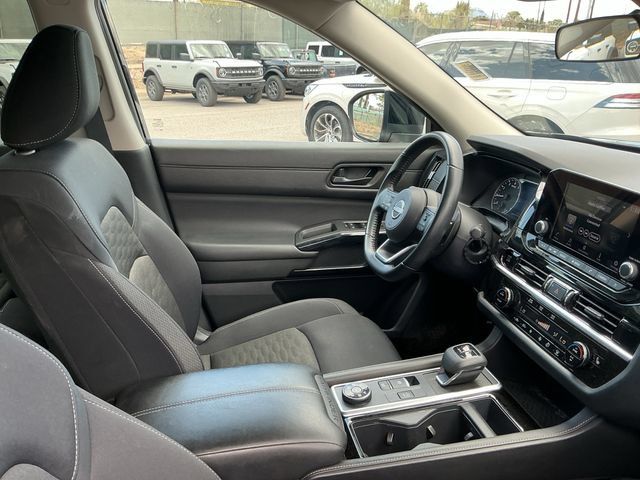 Used 2025 Nissan Pathfinder SV AWD/4WD image 13