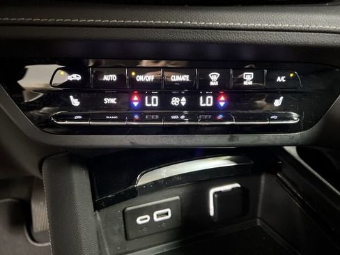 Certified 2022 Buick Envision Essence w/ Safety Package FWD image 17