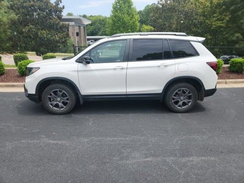 Used 2024 Honda Passport TrailSport image 1
