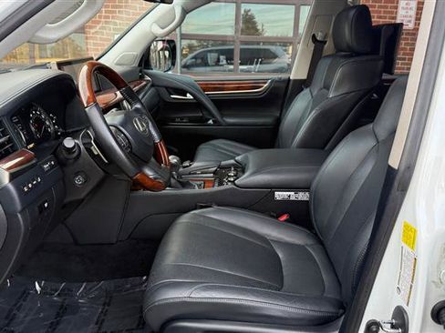 Used 2017 Lexus LX 570 4WD image 33