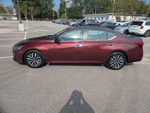 Used 2025 Nissan Altima 2.5 SV FWD image 8