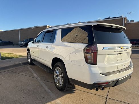 Used 2023 Chevrolet Suburban Premier image 7