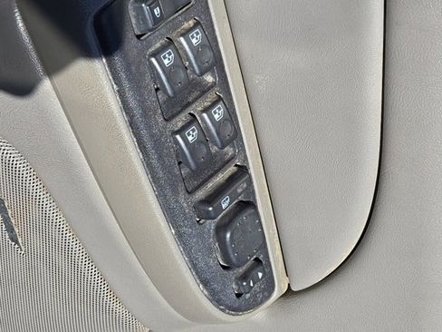 Used 2006 GMC Yukon XL SLT w/ SLT Preferred Equipment Group image 11