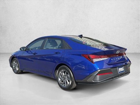 Used 2024 Hyundai Elantra SEL FWD image 7