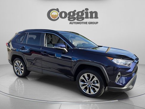 Used 2019 Toyota RAV4 XLE Premium FWD image 7